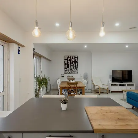 アパート Bright & Modern By Homing *
