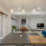 アパート Bright & Modern By Homing *